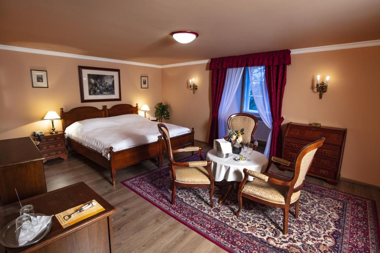 Zamek Stirin 4*