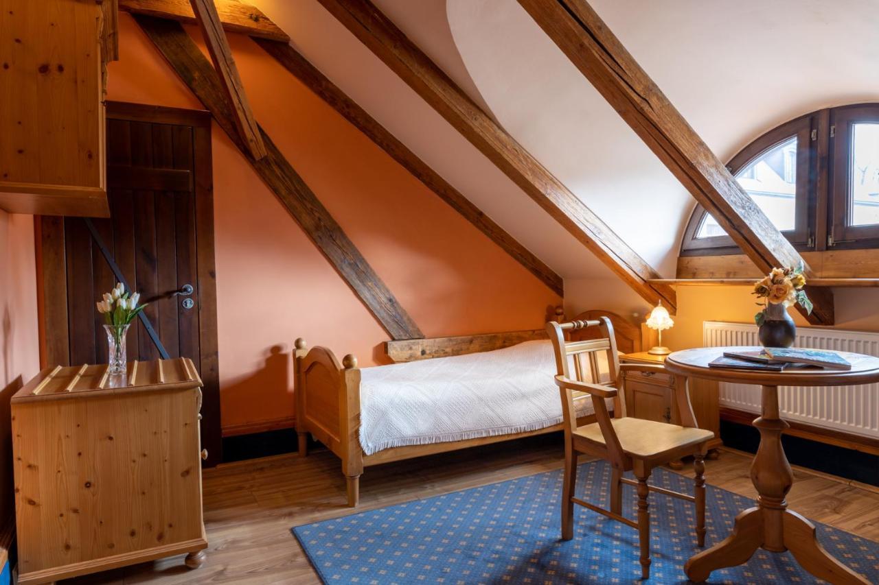 Zamek Stirin 4*