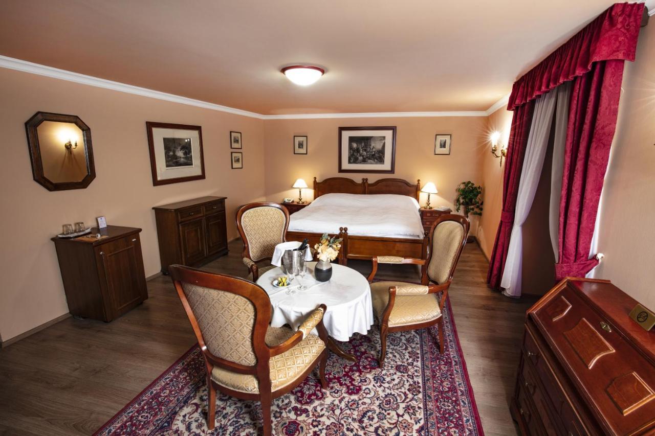 Zamek Stirin 4* Велке-Поповіце